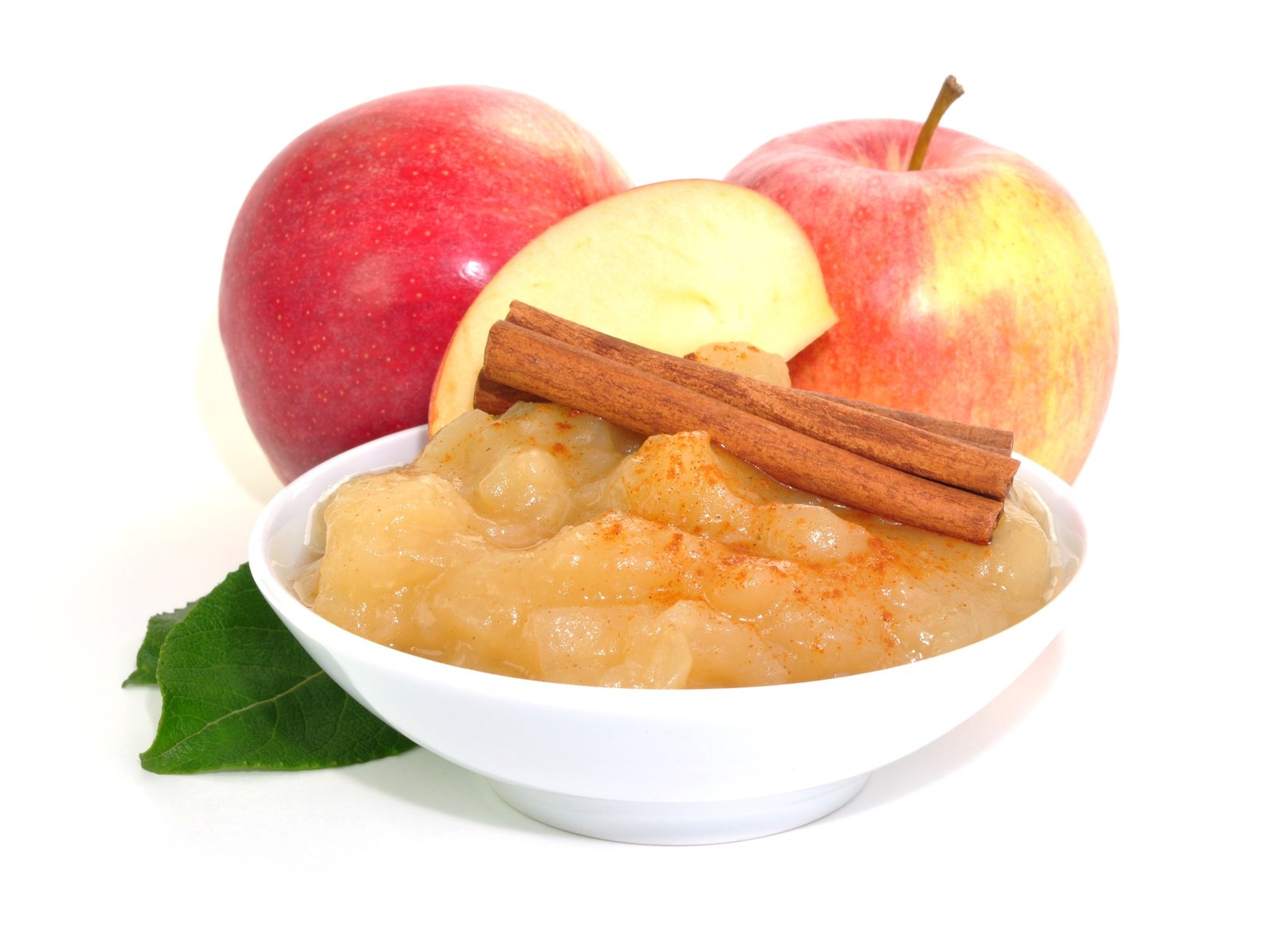 Zimt-Apfel-Schaum mit Sahne ist ein leckeres Dessert, das zur Vitamin-B12-Versorgung beiträgt.