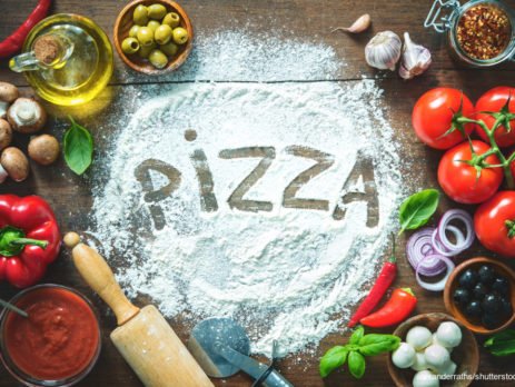 Haferpizza ist schnell gemacht und liefert wertvolles Vitamin B12 im natürlichen Verbund mit Mikronährstoffen und sekundären Pflanzenstoffen