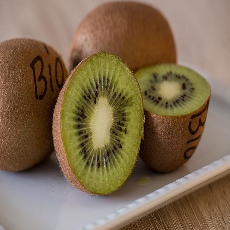 Bio Kiwi: Der Querschnitt einer Kiwi erinnert an die Struktur eines Liposoms.